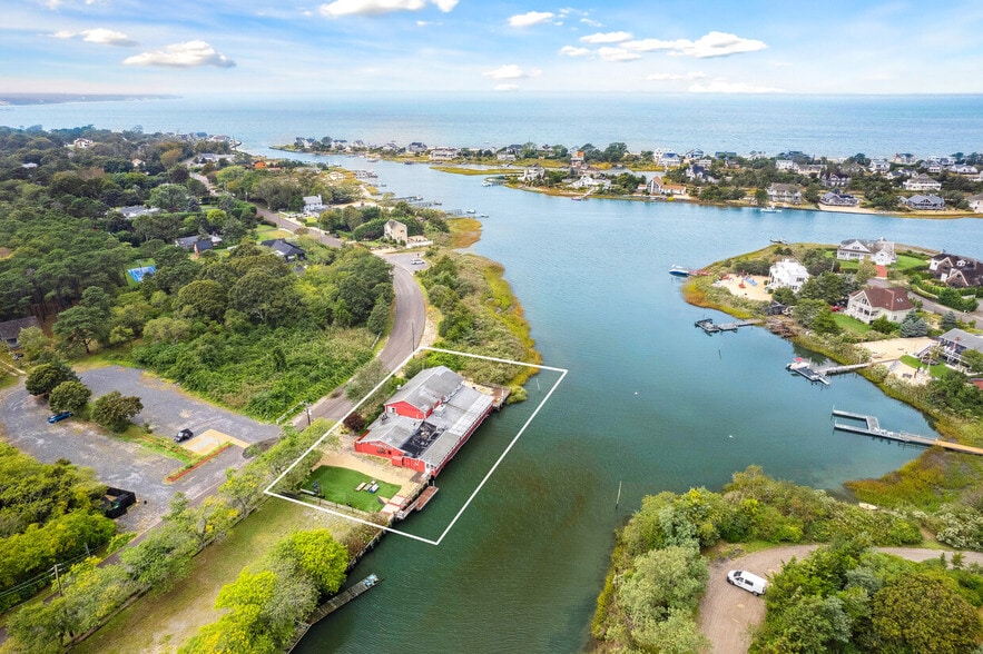More Photos Of 5 Inlet Rd W, Southampton Restaurant For Sale