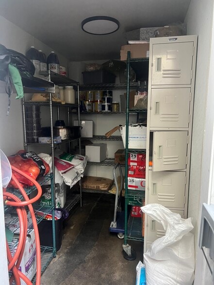 More Photos Of 433 N Fairfax Ave, Los Angeles Restaurant For Lease