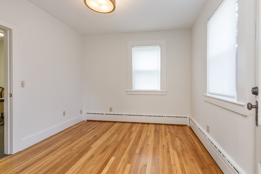 More Photos Of 84 Bay St, Manchester Office Residential For Lease