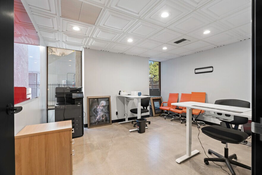 More Photos Of 4600 W American Ave, Bakersfield Office For Sale