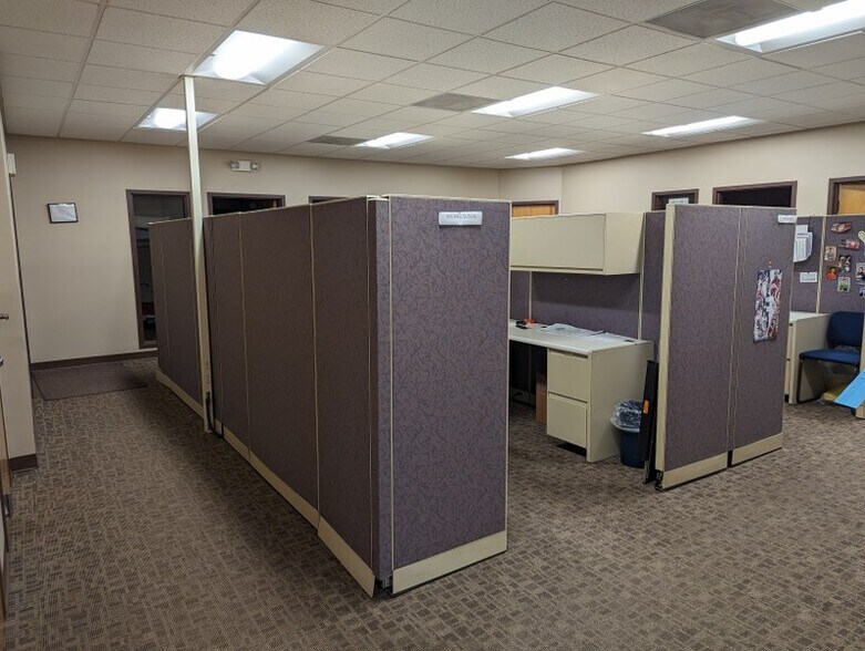 More Photos Of 52 Connecticut Ave, South Windsor Light Manufacturing For Lease