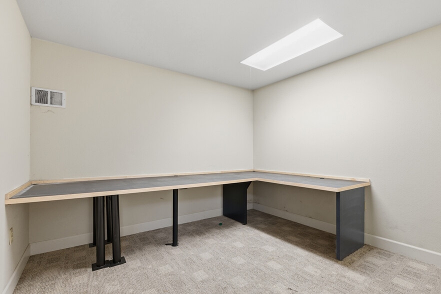 More Photos Of 2602 Grand Ave, Everett Office For Sale