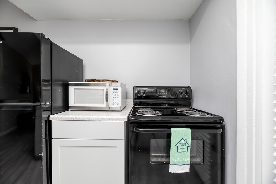 More Photos Of 820 NE 21st Dr, Wilton Manors Apartments For Sale