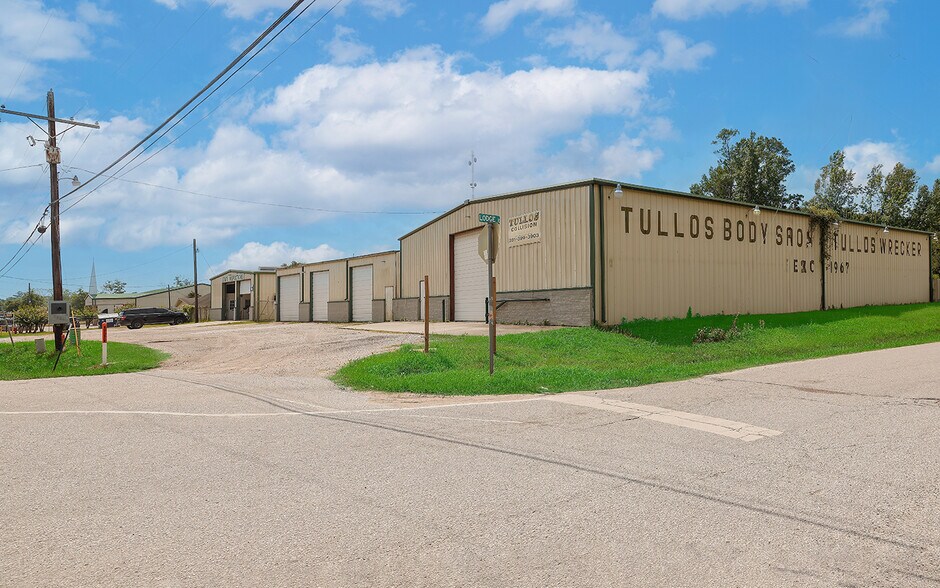 More Photos Of 23210 FM 1485, New Caney Service For Sale