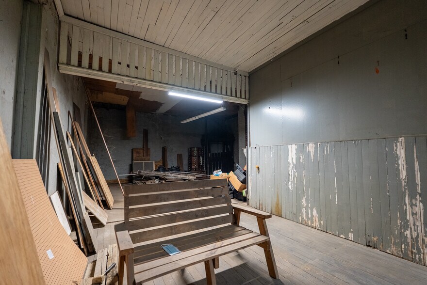 More Photos Of 186 McLaughlin St SW, Pelham Specialty For Sale