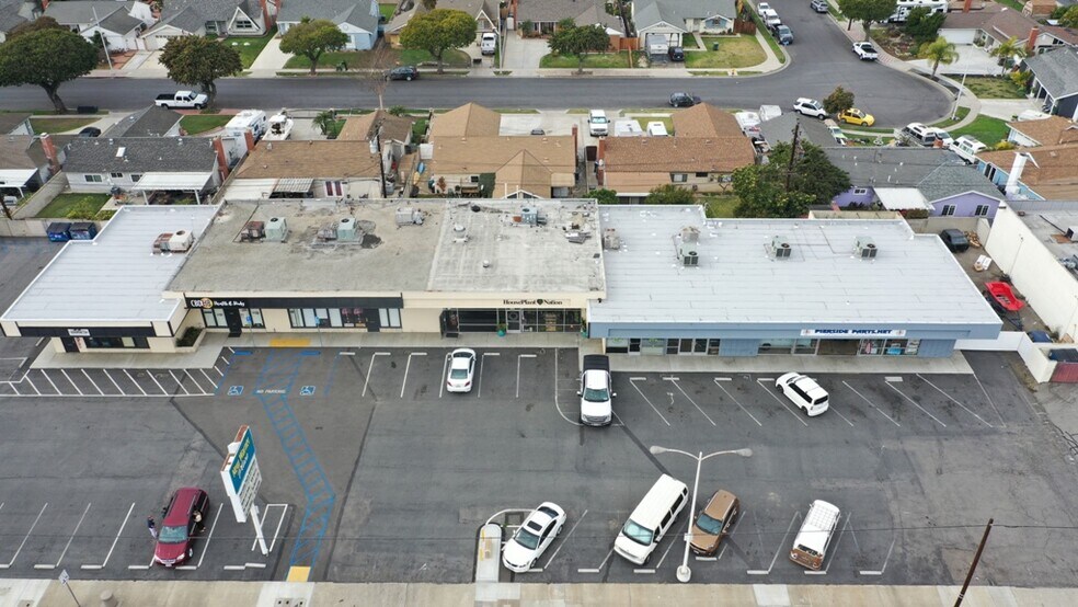 More Photos Of 17055 Newland St, Huntington Beach Unknown For Lease