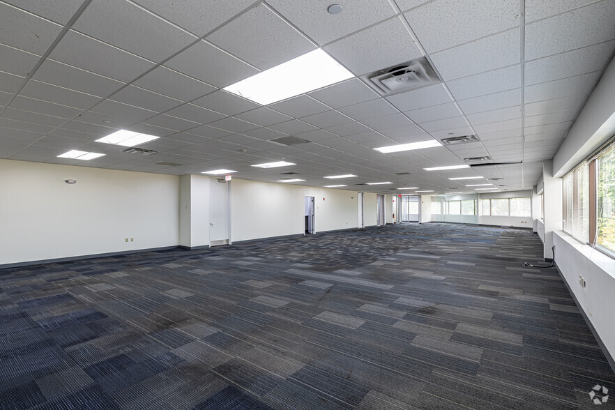 More Photos Of 2 Gateway Blvd, East Granby Office For Lease