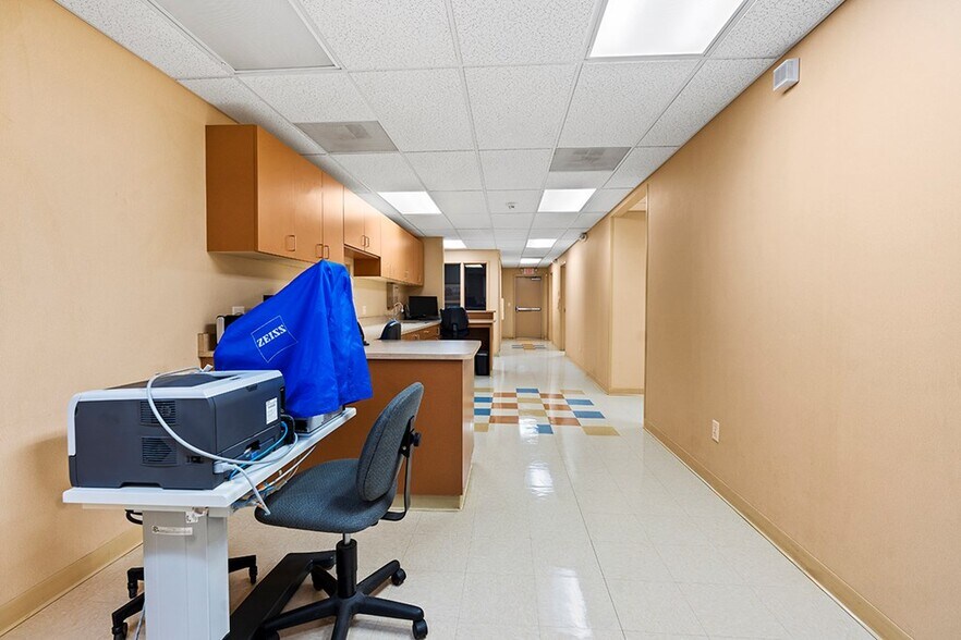 More Photos Of 202 Overland Dr, Greenwood Medical For Sale