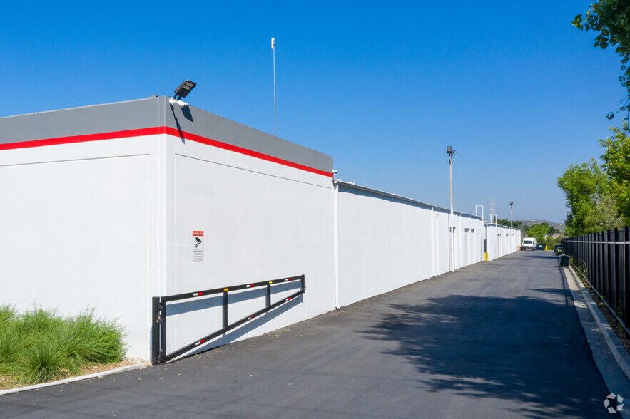 More Photos Of 3619-3735 San Gabriel River Pky, City of Industry Distribution For Lease