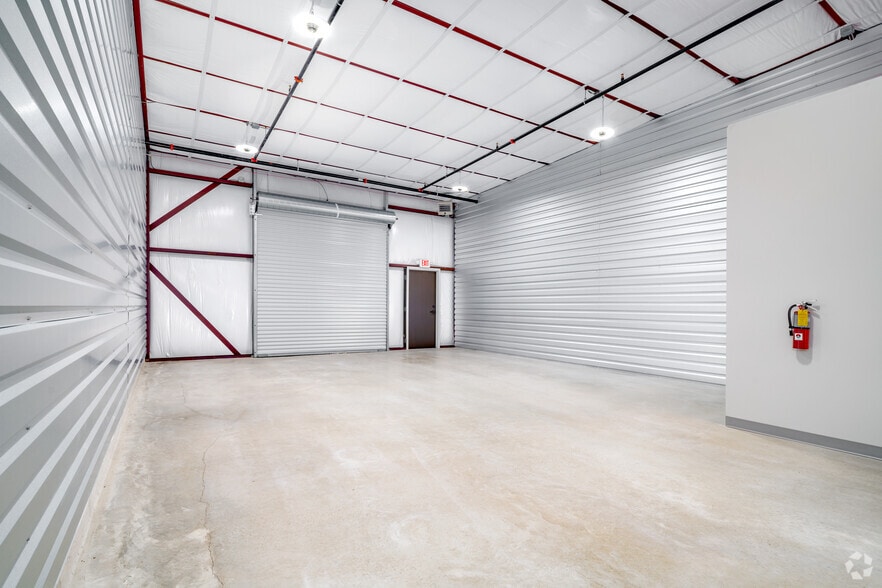 More Photos Of 7001 W. I-10, San Antonio Office For Lease