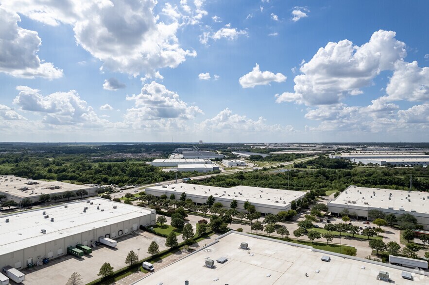 More Photos Of 4155 Patriot Dr, Grapevine Warehouse For Lease