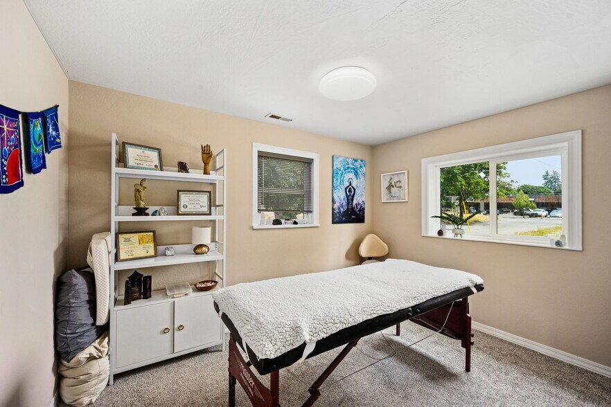 More Photos Of 1048 N 3rd St, Coeur d'Alene Office For Sale
