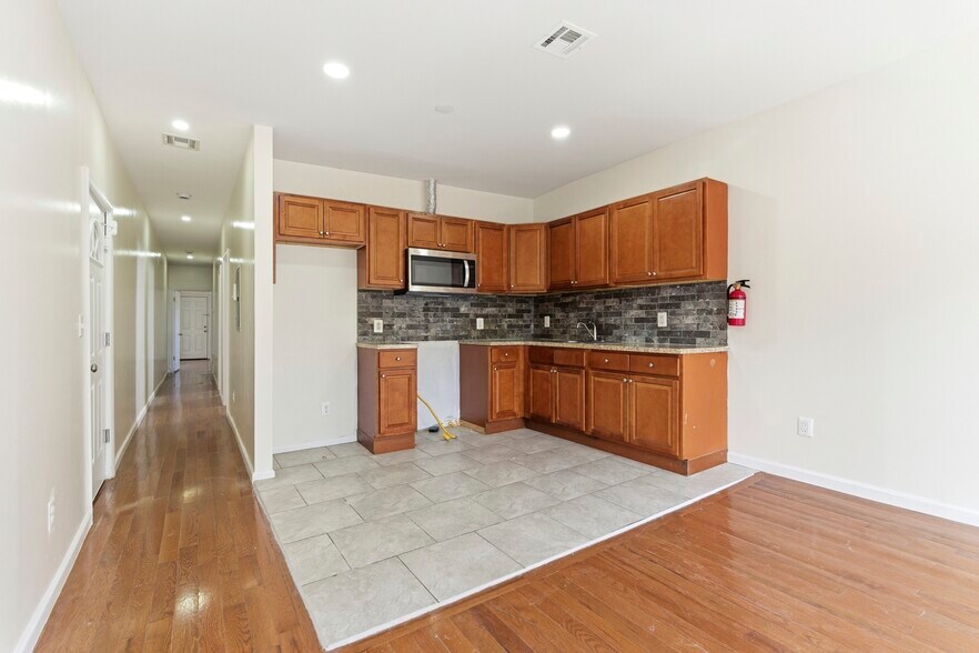 More Photos Of 265 S 8th St, Newark Apartments For Sale