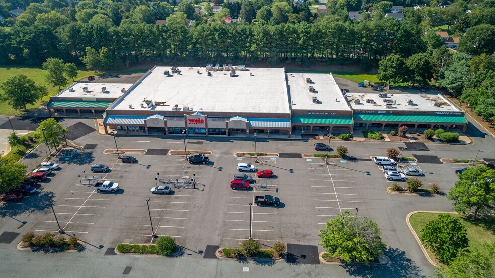 More Photos Of 282 Deacon Rd, Fredericksburg Storefront For Lease