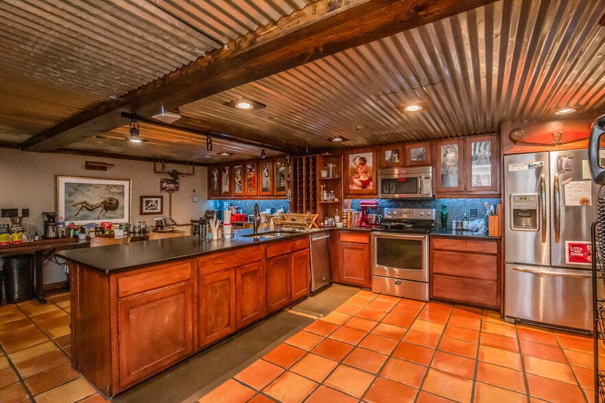 More Photos Of 114-116 17th Ave S, Nashville Office For Sale