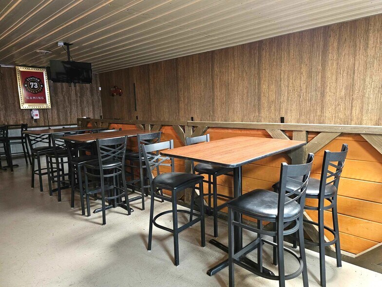 More Photos Of 215 Main St, Royalton Bar For Sale