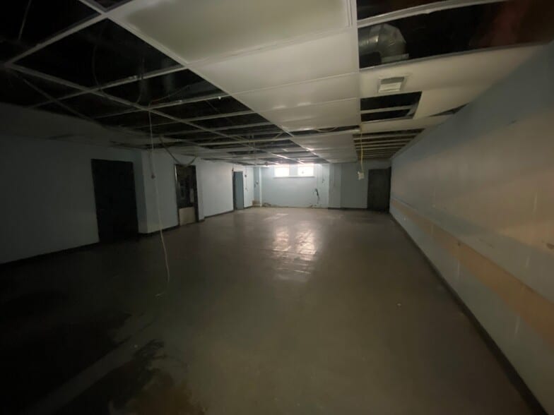 More Photos Of 492 Capital Ave SW, Battle Creek Freestanding For Sale