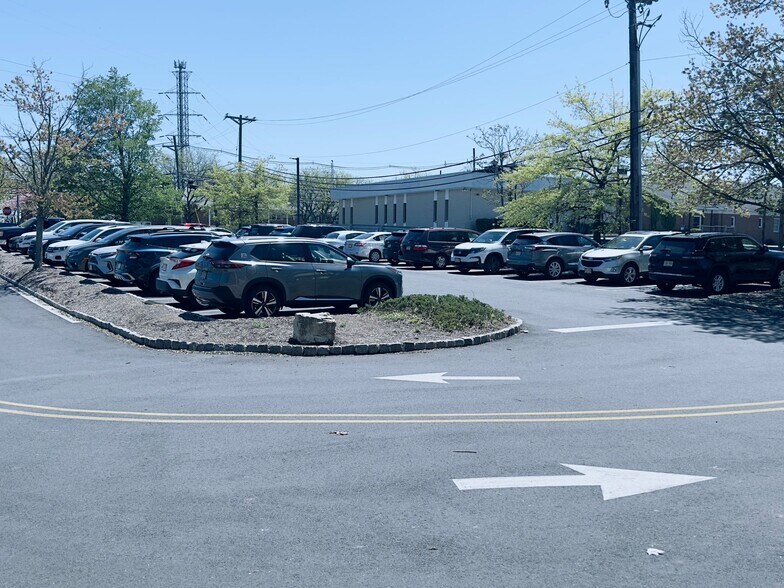 More Photos Of 2 Lincoln Hwy, Edison Medical For Lease