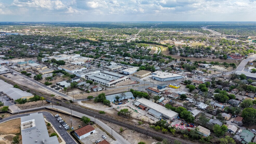 More Photos Of 130 E Zavalla, San Antonio Warehouse For Lease