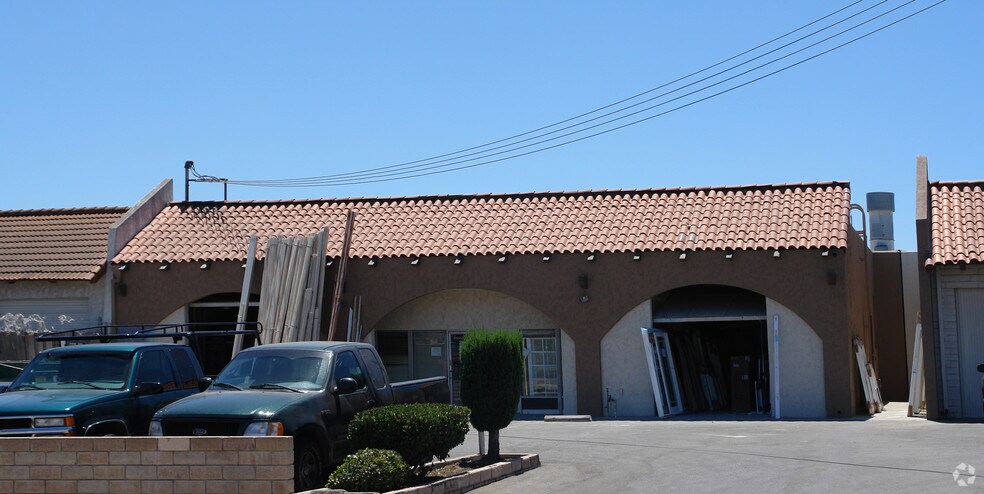 More Photos Of 21600 Osborne St, Chatsworth Warehouse For Lease