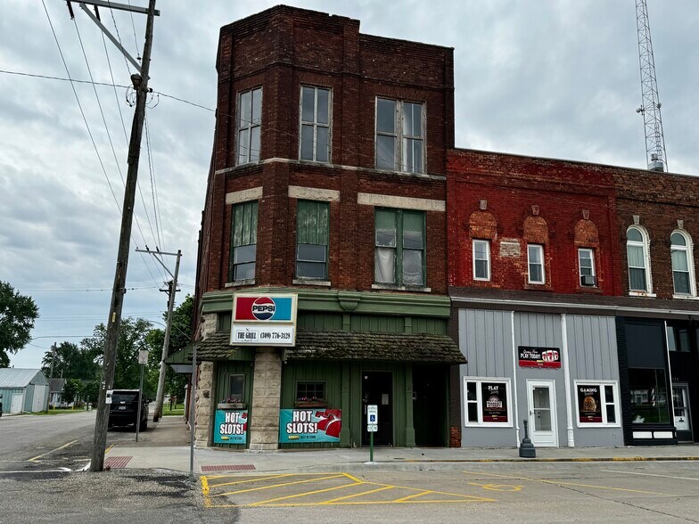 Primary Photo Of 134 E Market St, Colchester Restaurant For Sale