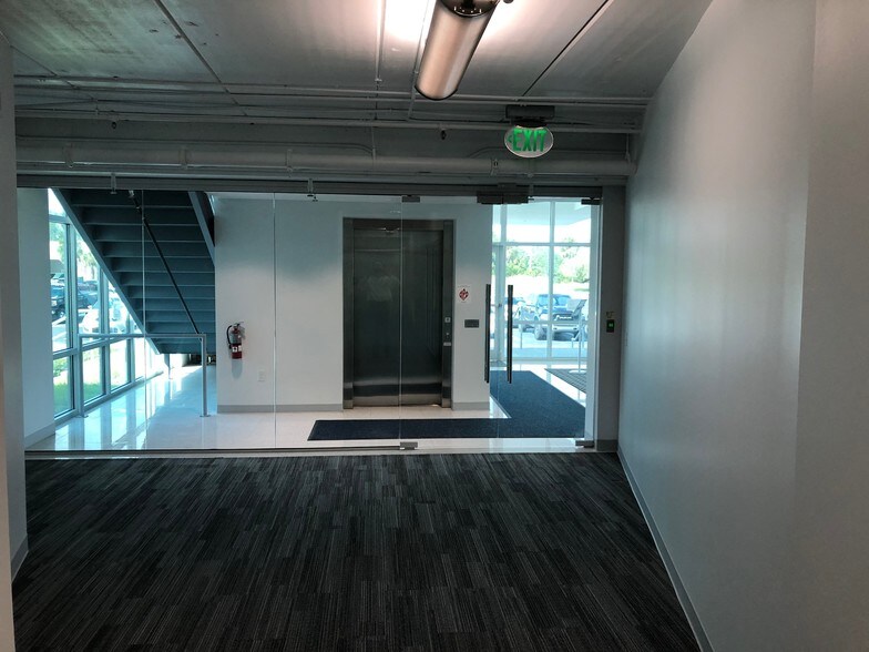 More Photos Of 511 N John Rodes Blvd, Melbourne Office For Lease