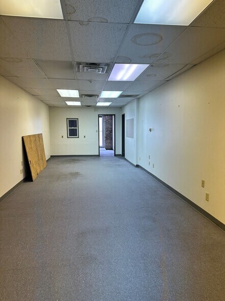 More Photos Of 438 N Bancroft St, Indianapolis Light Manufacturing For Sale