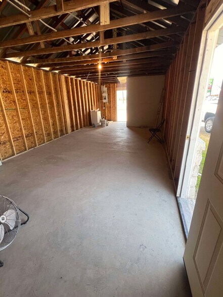 More Photos Of 114 Historic Old Hwy 90, San Antonio Flex For Sale