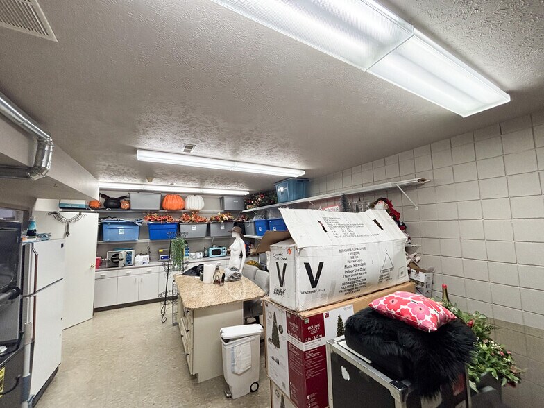 More Photos Of 3060 S Fremont Ave, Springfield General Retail For Sale