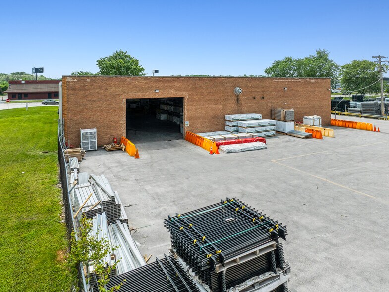 More Photos Of 2950 W 167th St, Markham Warehouse For Lease