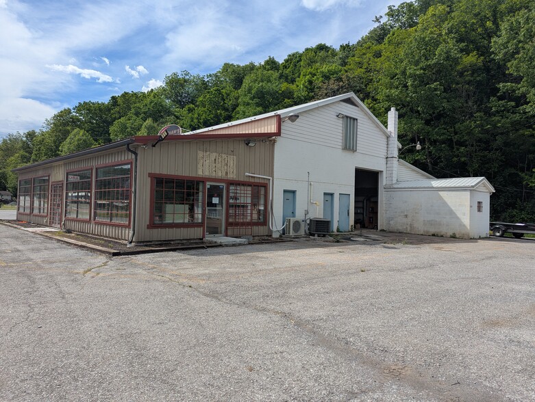 More Photos Of 14367 Lincoln Hwy, Everett General Retail For Sale
