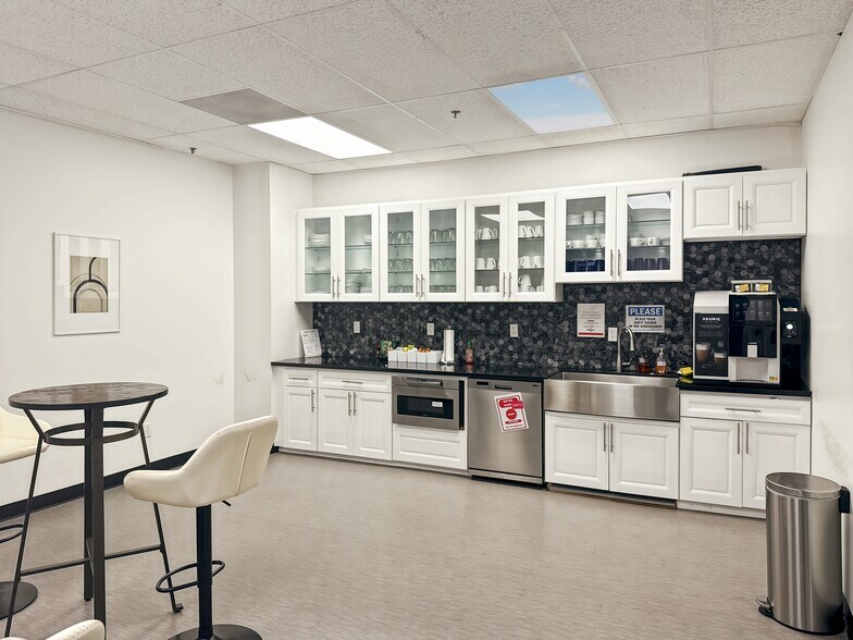 More Photos Of 901 W Civic Center Dr, Santa Ana Coworking Space