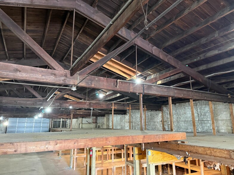 More Photos Of 64 E Washington Ave, Pleasantville Warehouse For Lease