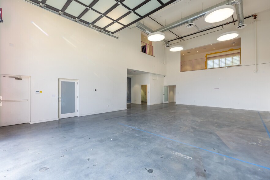 More Photos Of 3058 N Lima St, Burbank Warehouse For Sale