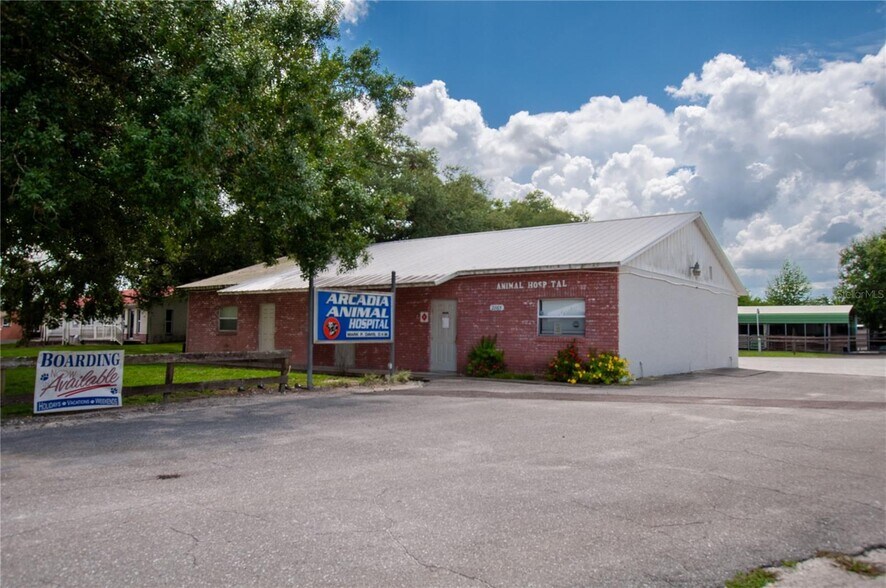 More Photos Of 2865 SE Highway 31, Arcadia Office For Sale