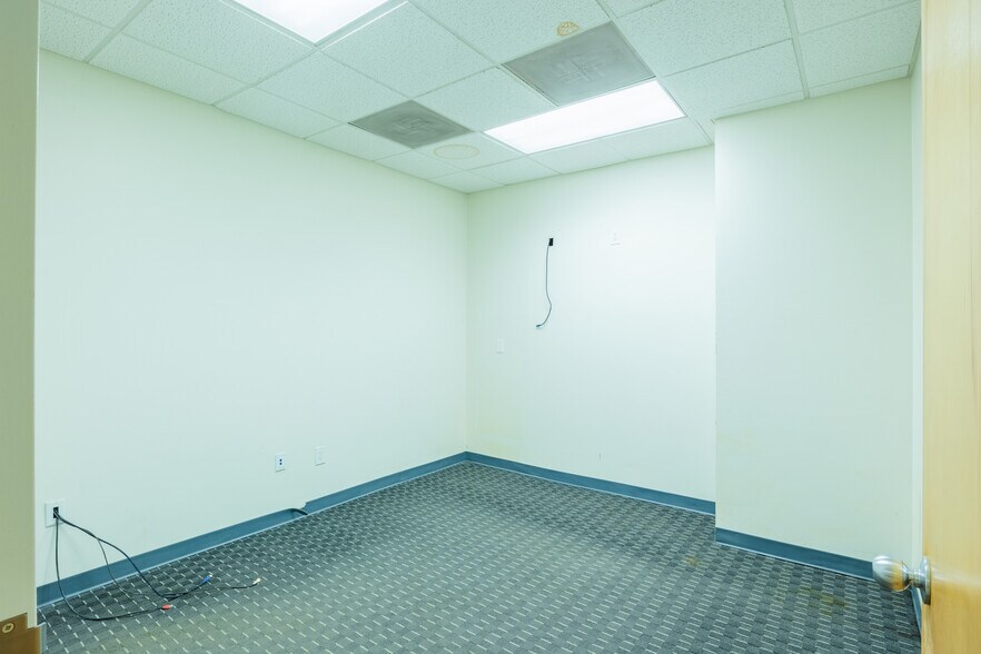 More Photos Of 663 Pennsylvania Ave, Elizabeth Warehouse For Lease