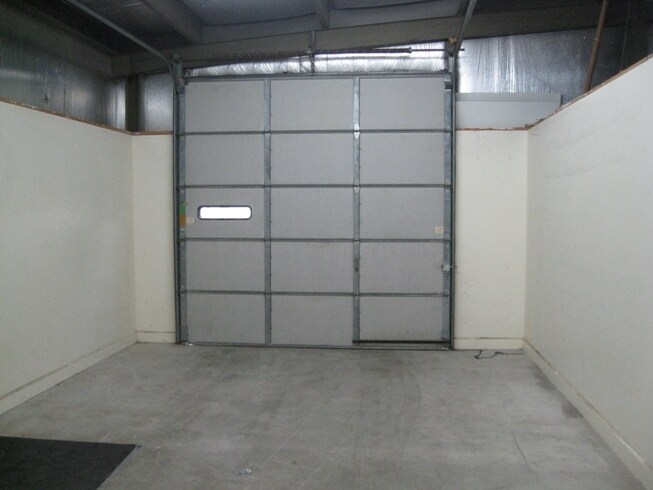 More Photos Of 1044 Parkview Rd, Green Bay Manufacturing For Lease