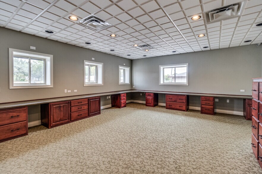 More Photos Of 1320 E Columbia Ave, Battle Creek Manufacturing For Sale