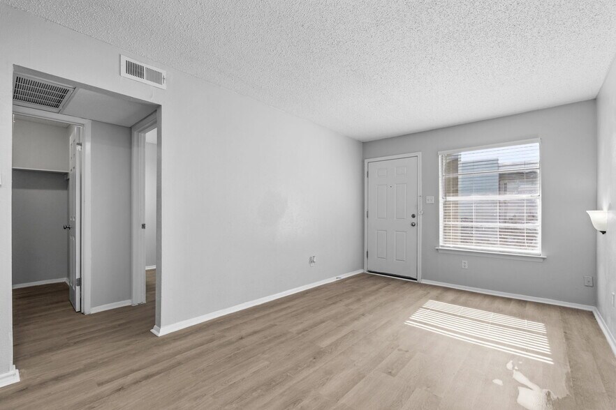 More Photos Of 5901 S Calloway Dr, Fort Worth Multifamily For Sale