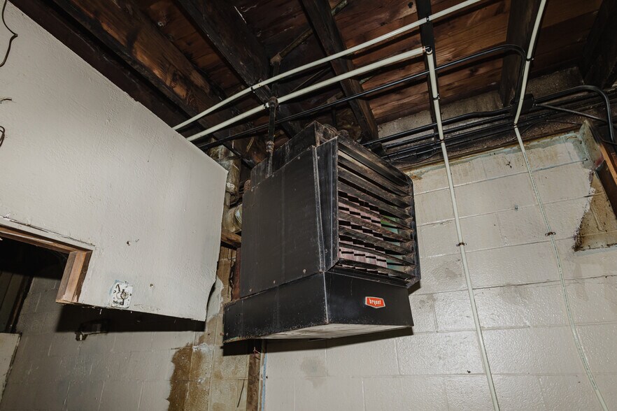More Photos Of 2033 S Broadway St, Wichita Bar For Sale