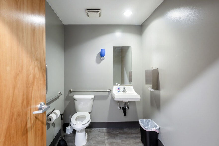 More Photos Of 3902 NE Sandy Blvd, Portland Office For Lease