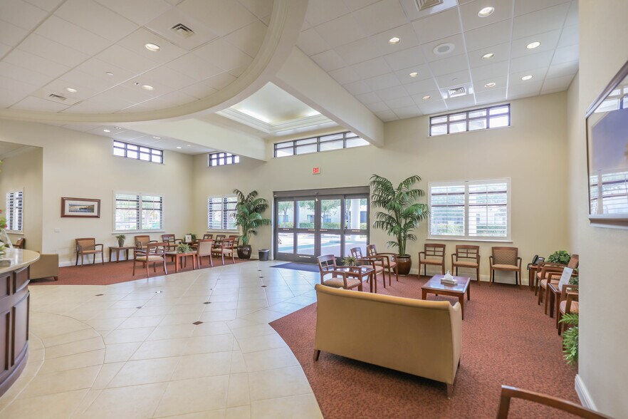 More Photos Of 9090 Park Royal Dr, Fort Myers Medical For Lease