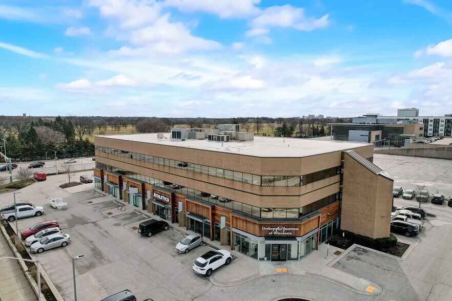 More Photos Of 3077 N Mayfair Rd, Wauwatosa Medical For Lease