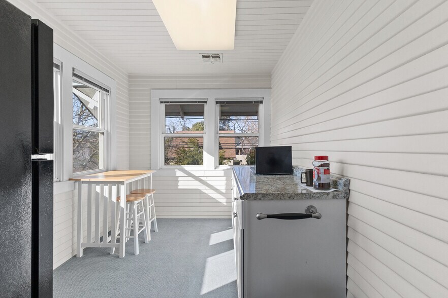More Photos Of 700 College Ave, Santa Rosa Office For Sale