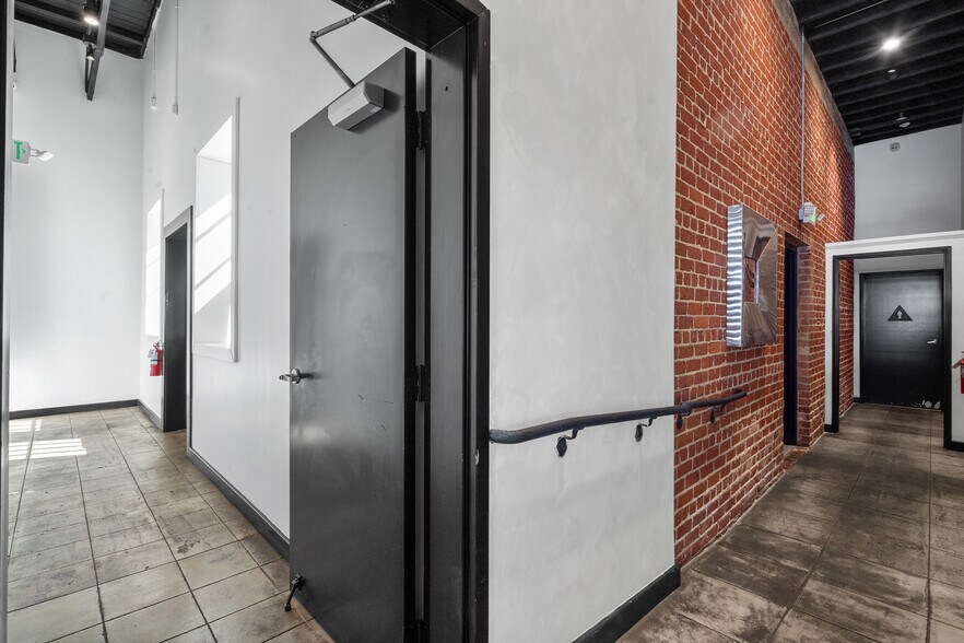 More Photos Of 2144-2146 Colorado Blvd, Los Angeles Restaurant For Sale