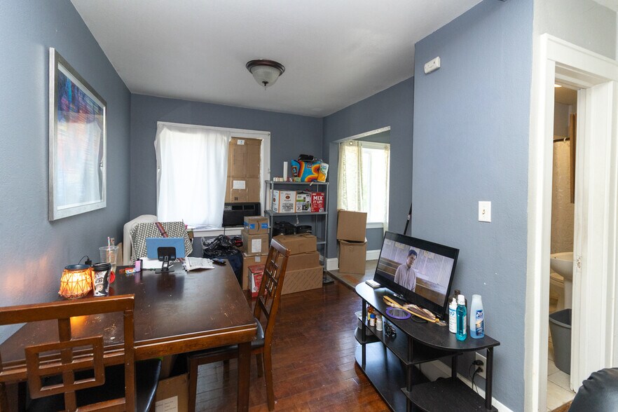 More Photos Of 1321 Payne Ave, Saint Paul Storefront Retail Residential For Sale