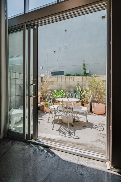 More Photos Of 2100 Abbot Kinney Blvd, Venice Office For Lease