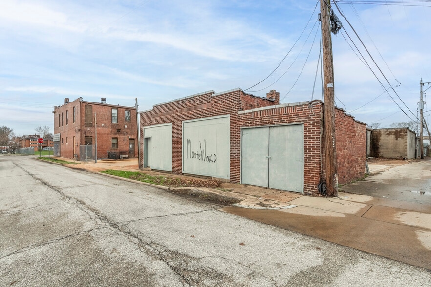 More Photos Of 6601 Olive Blvd, University City Flex For Sale