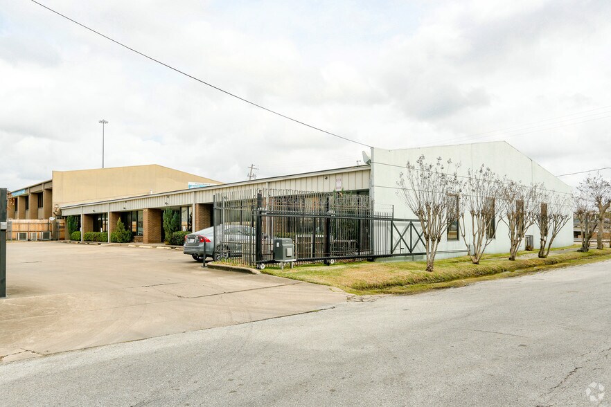 More Photos Of 2424 Hamilton St, Houston Medical For Lease