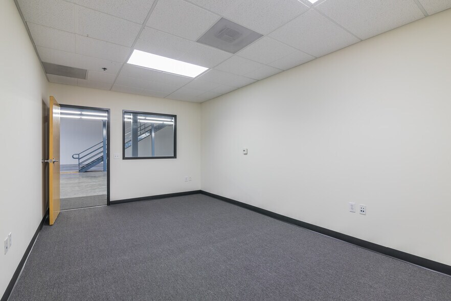 More Photos Of 1251 Puerta Del Sol, San Clemente Warehouse For Sale